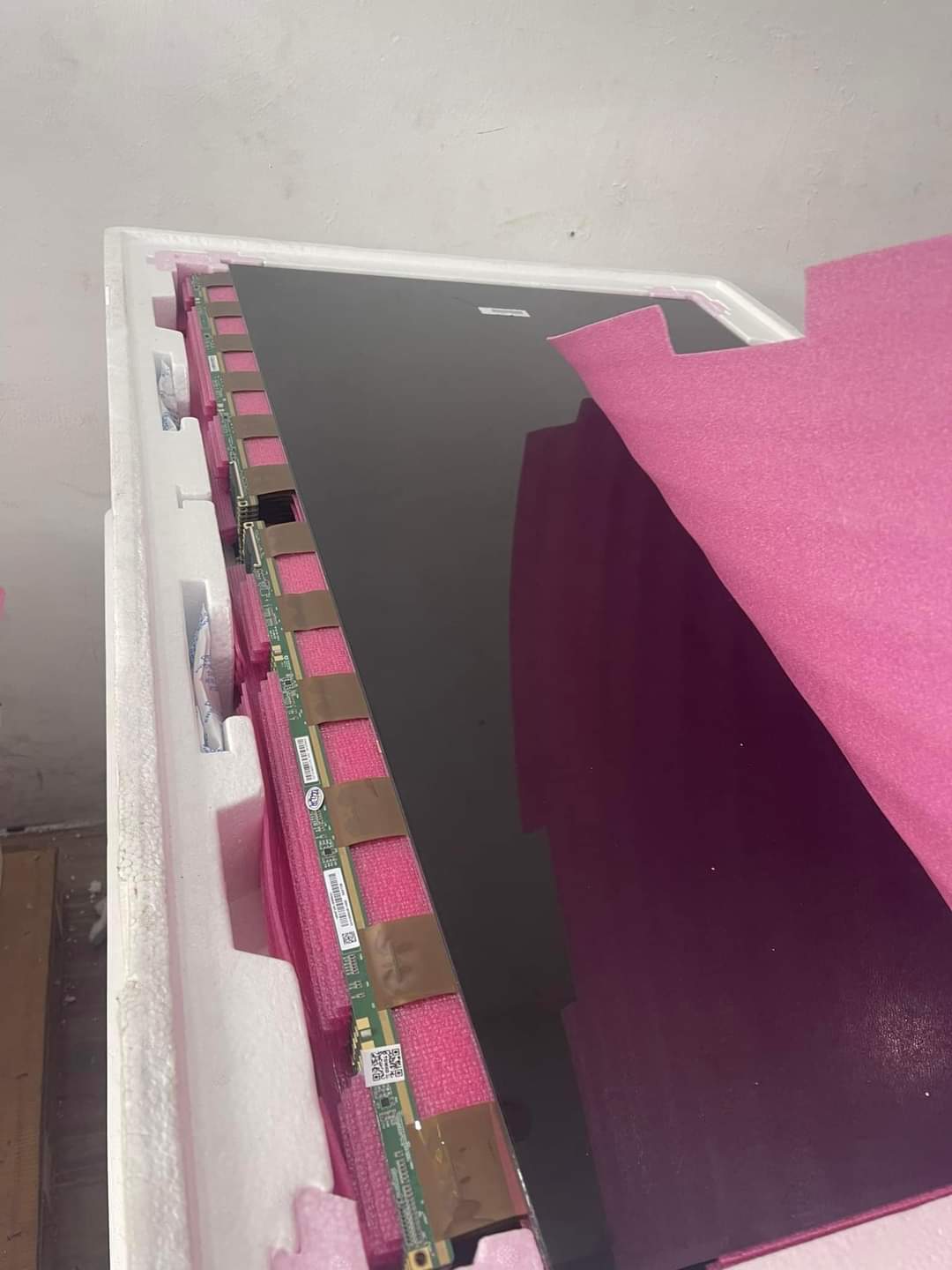 Thay Màn Hình Tivi Sony 32 Inch Giá Bao Nhiêu?